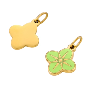 Détail d'un pendentif fleur dorée avec émail vert et étoile pour bijoux DIY