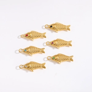 Set van zes gouden vishangers met gekleurde kristallen ogen voor DIY-sieraden