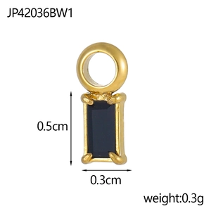 Detailansicht eines Mini-Goldanhängers mit schwarzem Zirkon, Größe 0,5 cm mal 0,3 cm