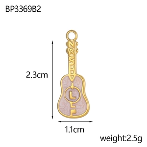Guitar charm detail with 2.3cm height and 1.1cm width measurements and 2.5g weight info