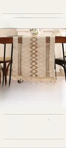 Détails du chemin de table en lin tissé beige et café avec franges et mesures