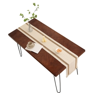 Runner da tavola moderno in cotone e lino con strisce marroni e nappe delicate