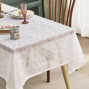 Rechteckige weiße Spitzentischdecke mit rosa Pflaumenblüten-Stickerei für Deko