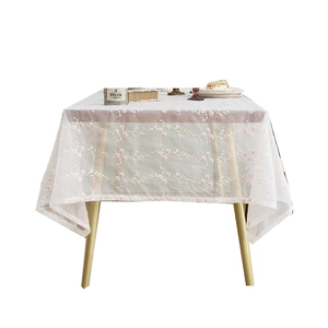 Rechteckige weiße Spitze-Tischdecke mit rosa Pflaumenblüten-Stickerei für Esstische