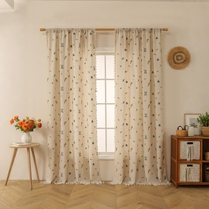 Set di due tende in lino beige con motivo floreale e bordi con nappe decorative