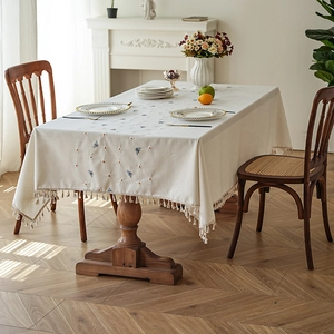 Linen tablecloth with daisy bee embroidery and elegant tassels for home decor