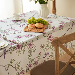 Dicke Tischdecke aus Leinenimitat mit lila Vögeln, Blumenmustern und weißen Quastenfransen