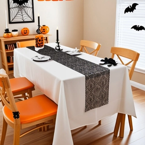 Runner da tavola di Halloween in pizzo nero con motivi traforati per decorazioni festive