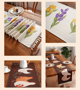 Detalle de camino de mesa con motivos de tulipanes y gallinas con elegantes borlas blancas