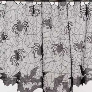 Tenda di Halloween in pizzo nero con trame a ragnatela e bordo a forma di pipistrello