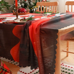 Christmas tablecloth with cartoon reindeer pattern and elegant scalloped wavy edges
