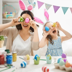 Serre-tête oreilles de lapin en peluche de Pâques avec des œufs pour fête festive
