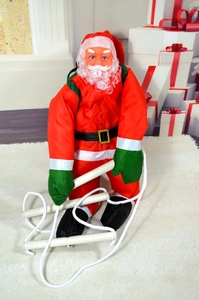Détail du Père Noël de 50 cm grimpant sur une échelle pour décoration de sapin de Noël