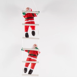 Décoration de Noël avec deux figurines de Père Noël grimpant sur une échelle de corde blanche