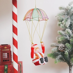 Père Noël électrique en parachute avec costume à paillettes rouges et décor de fête