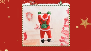 Babbo Natale da 50cm che sale su una scala bianca con un sacco di regali verde