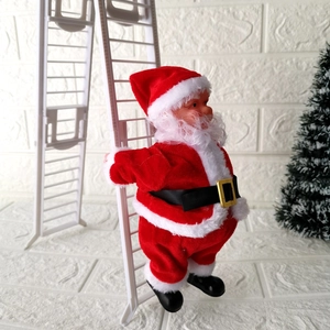 Père Noël électrique grimpant sur une échelle blanche avec décor de sapin