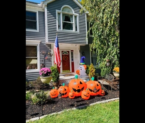Inflatable Halloween pumpkins and white ghost ghost decor for outdoor garden lawn setup