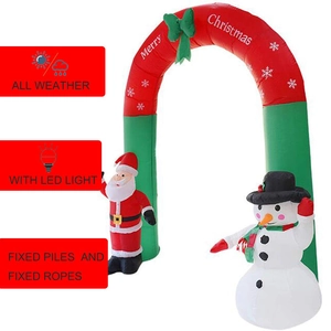 Détail de l'arche de Noël avec éclairage LED intégré et piquets de fixation au sol