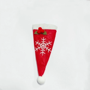 Christmas non-woven cutlery holder with white snowflake embroidery and festive berry decor