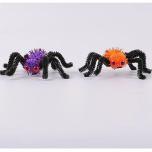 Set di ragni di peluche per Halloween con corpi viola e arancioni e zampe nere per feste