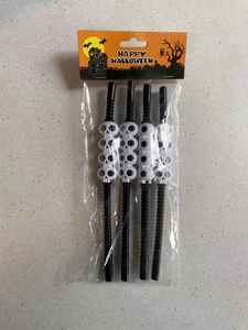 Detail of 4-piece black wavy Halloween straws with skull motifs in themed packaging