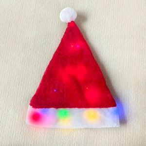 Bonnet de Noël en peluche rouge avec lumières LED multicolores et bordure en fourrure
