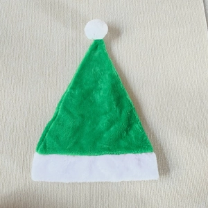 Bonnet de Noël en peluche verte lumineuse avec pompon blanc et boîtier à piles décoratif