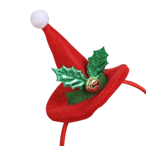 Detail eines roten Filz-Weihnachtshut-Haarreifens mit glitzerndem Blatt und Goldglöckchen