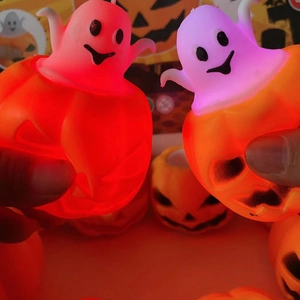 Παιχνίδι πίεσης κολοκύθα φάντασμα Halloween με φως LED σε πορτοκαλί και μωβ