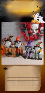 Dettaglio di bambole gnomi di Halloween con gambe lunghe a righe e oggetti festivi
