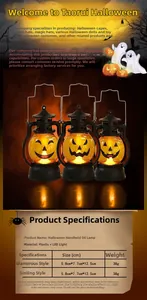 Détail des lanternes citrouilles d'Halloween avec lumières LED et poignées vintage