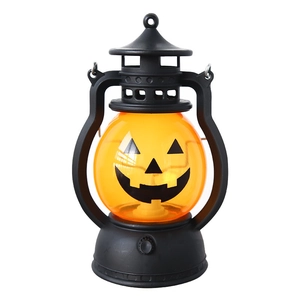 Lanterne d'Halloween rétro avec visage de citrouille et cadre de lampe à pétrole noir