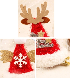 Détail de mini pinces à cheveux bonnet de Noël en peluche rouge avec bois de renne dorés