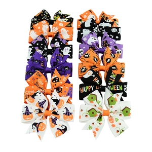 Vue à plat de 12 nœuds d'Halloween assortis avec motifs de fantômes et de chauves-souris