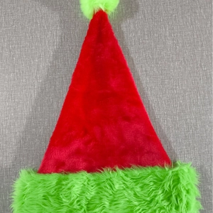 Bonnet de Noël festif rouge et vert en peluche douce avec pompon et bordure en fourrure