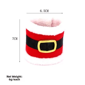 Détail des ronds de serviette de Noël en peluche rouge avec dimensions et boucle