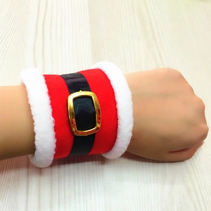 Rond de serviette de Noël en peluche rouge avec boucle dorée style ceinture de Père Noël