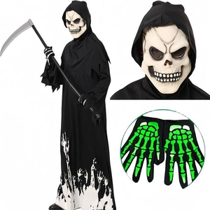 Dettagli costume da Mietitore con maschera a teschio e guanti da scheletro luminosi