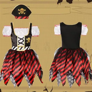 Détails avant et arrière du costume de pirate pour fille avec chapeau et robe rayée