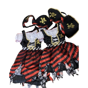 Costume de pirate pour fille avec robe rayée et chapeau à tête de mort pour Halloween