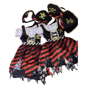 Panoplie costume pirate fille avec robes rayées rouges et chapeaux pour Halloween cosplay