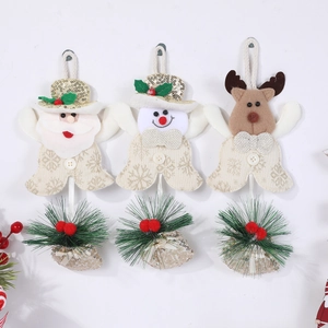 Dreiteiliges Set Weihnachtsanhänger mit Weihnachtsmann, Schneemann, Rentier und Tannennadeln