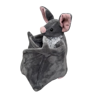 Détails de la peluche chauve-souris grise avec oreilles roses et col en fourrure blanche