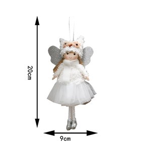 Détail d'une poupée ange de 20cm avec ailes argentées et jupe en tulle blanc