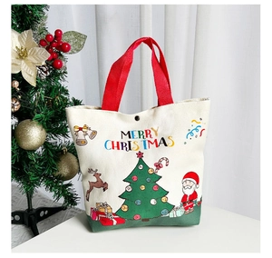 Details der Weihnachts-Stofftasche mit Weihnachtsmann-Motiv und Metall-Druckknopfverschluss