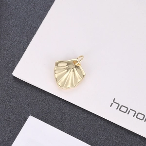 Prachtige gouden schelphanger met radiale textuur voor DIY-sieraden maken