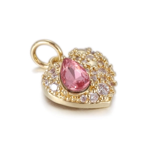 Detail von Herzanhänger mit rosa Tropfenzirkon und Pavé-Kristallen in Goldfassung