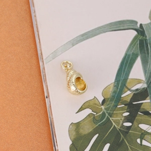 Minimalist gold alloy conch shell pendant with textured finish for DIY jewelry crafting