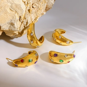 Orecchini a cerchio in acciaio inox a forma di C con zirconi colorati e placcatura in oro 18k